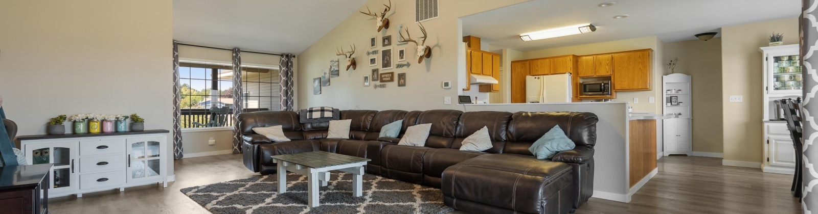 Meadow View Ct, Pasco, Washington 99301, 3 Bedrooms Bedrooms, 0 ,2 BathroomsBathrooms,Houses,For Sale,Meadow View Ct,0,288522