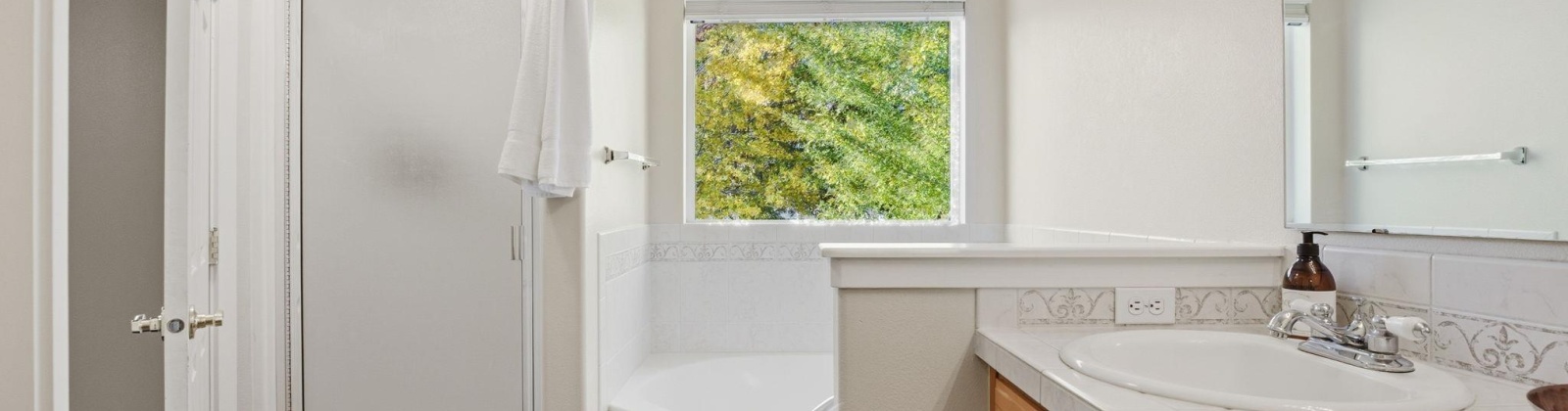 Van Ct, West Richland, Washington 99353, 4 Bedrooms Bedrooms, 0 ,3 BathroomsBathrooms,Houses,For Sale,Van Ct,0,288519