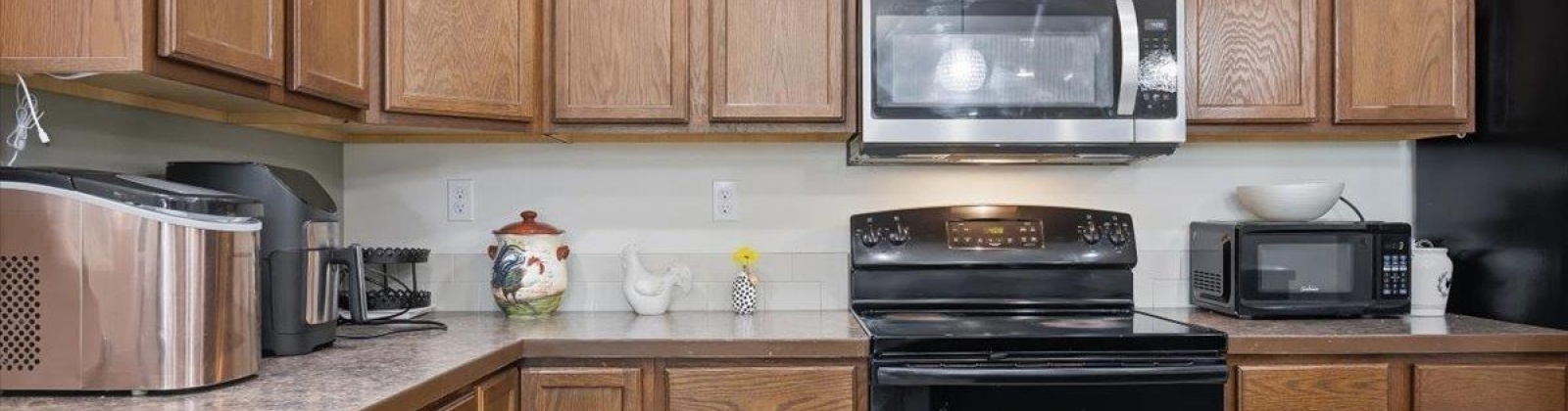 8th Place, Kennewick, Washington 99336, 4 Bedrooms Bedrooms, 0 ,3 BathroomsBathrooms,Houses,For Sale,8th Place,0,288551