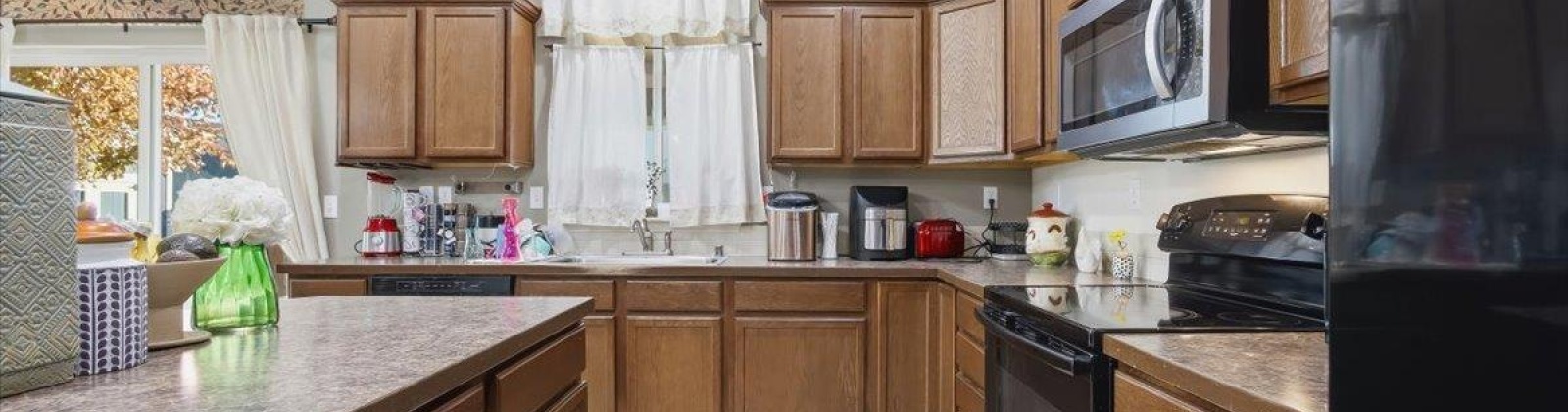 8th Place, Kennewick, Washington 99336, 4 Bedrooms Bedrooms, 0 ,3 BathroomsBathrooms,Houses,For Sale,8th Place,0,288551