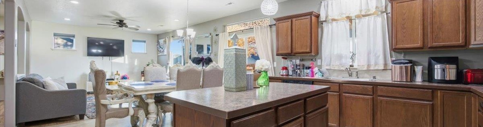 8th Place, Kennewick, Washington 99336, 4 Bedrooms Bedrooms, 0 ,3 BathroomsBathrooms,Houses,For Sale,8th Place,0,288551