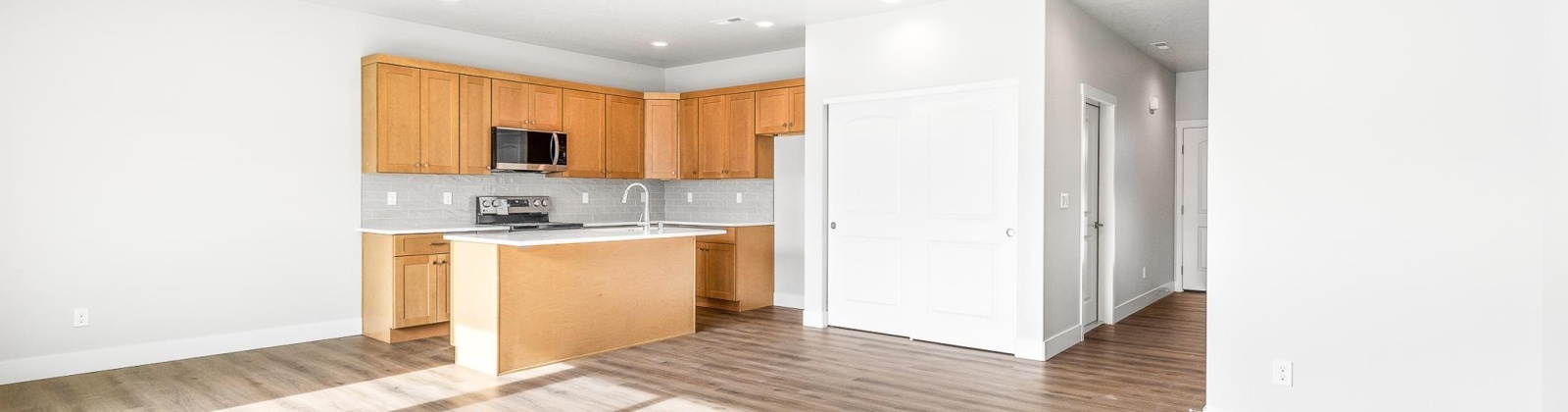 Grapevine Ct, West Richland, Washington 99353, 3 Bedrooms Bedrooms, 0 ,3 BathroomsBathrooms,Condos/townhomes,For Sale,Grapevine Ct,0,288548