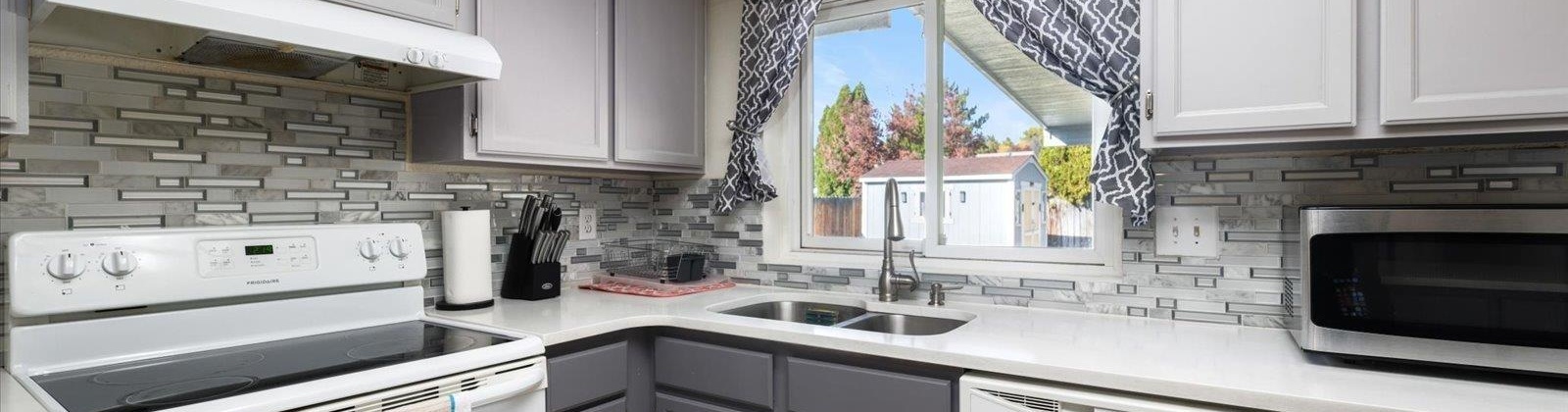 Meadow View Drive, Pasco, Washington 99301, 4 Bedrooms Bedrooms, 0 ,2 BathroomsBathrooms,Houses,For Sale,Meadow View Drive,0,288565