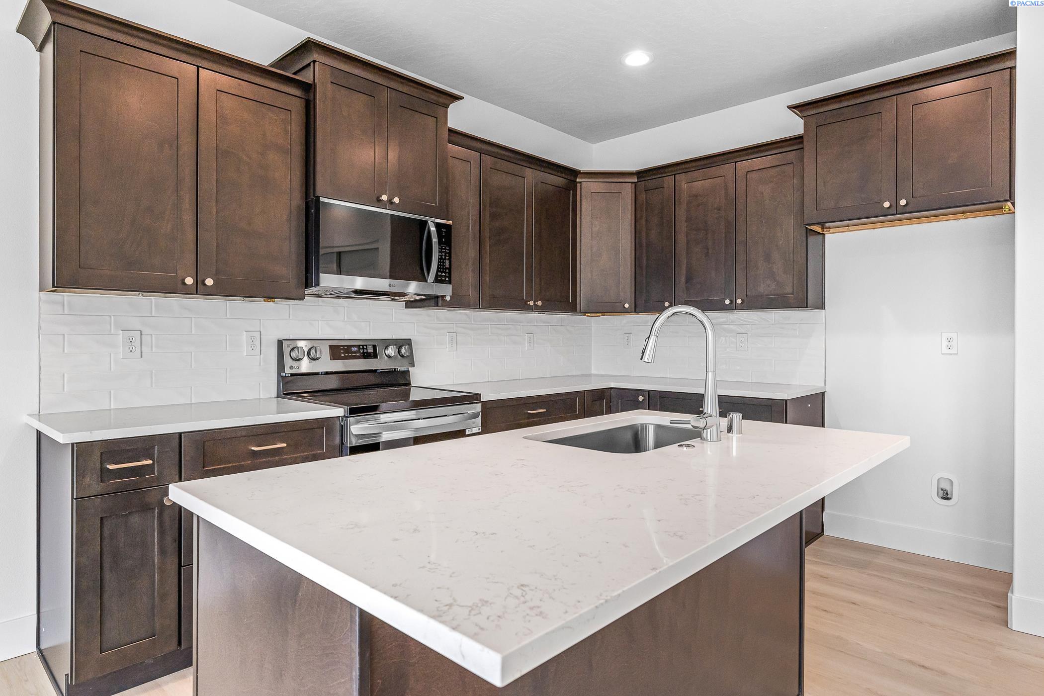 Grapevine Ct, West Richland, Washington 99353, 3 Bedrooms Bedrooms, 0 ,3 BathroomsBathrooms,Condos/townhomes,For Sale,Grapevine Ct,0,288573