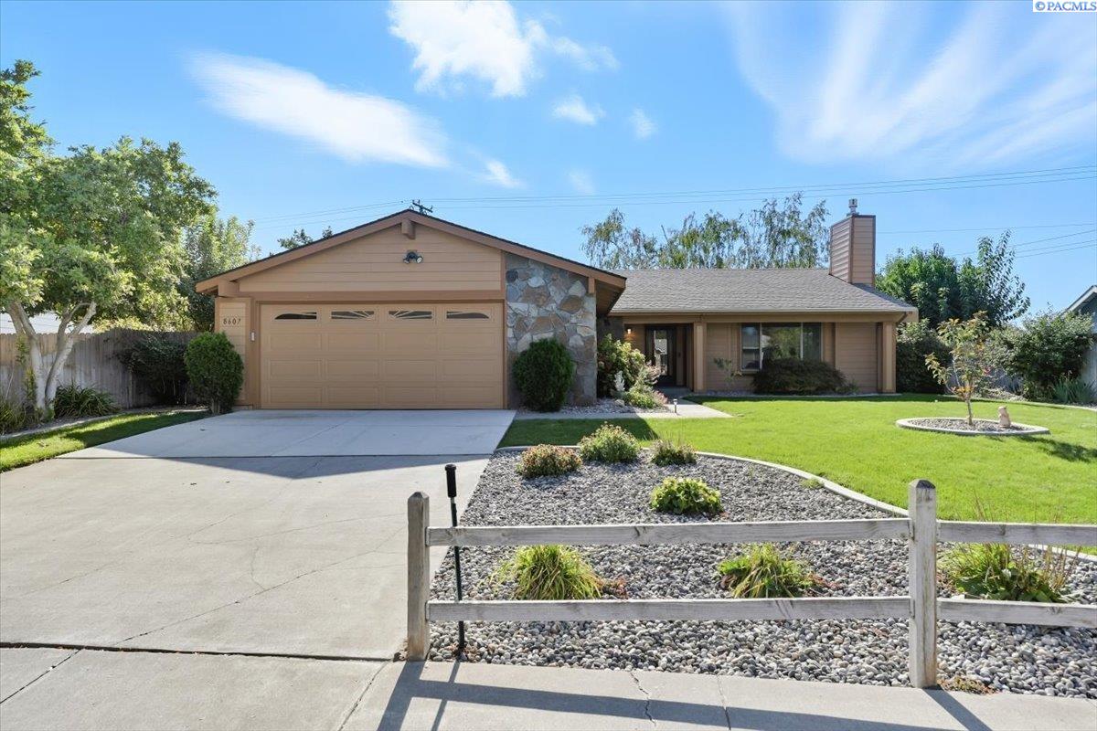 Deschutes Ave., Kennewick, Washington 99336, 3 Bedrooms Bedrooms, 0 ,2 BathroomsBathrooms,Houses,For Sale,Deschutes Ave.,0,288597