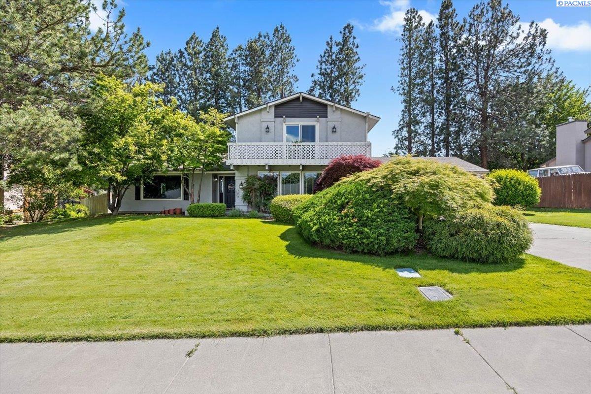 Broadmoor, Richland, Washington 99352, 4 Bedrooms Bedrooms, 0 ,3 BathroomsBathrooms,Houses,For Sale,Broadmoor,0,288603