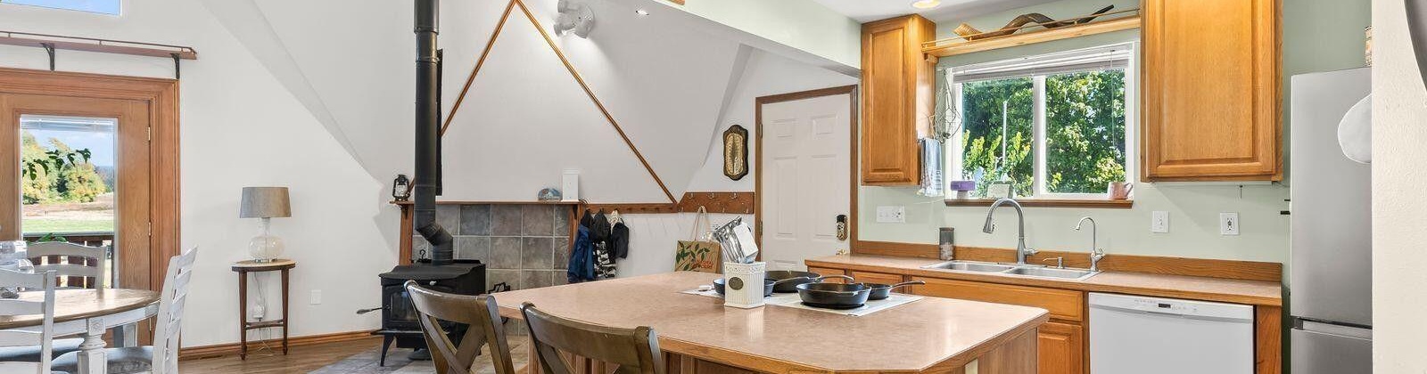 Maple Grove Rd, Sunnyside, Washington 98944, 4 Bedrooms Bedrooms, 0 ,3 BathroomsBathrooms,Houses,For Sale,Maple Grove Rd,0,288602