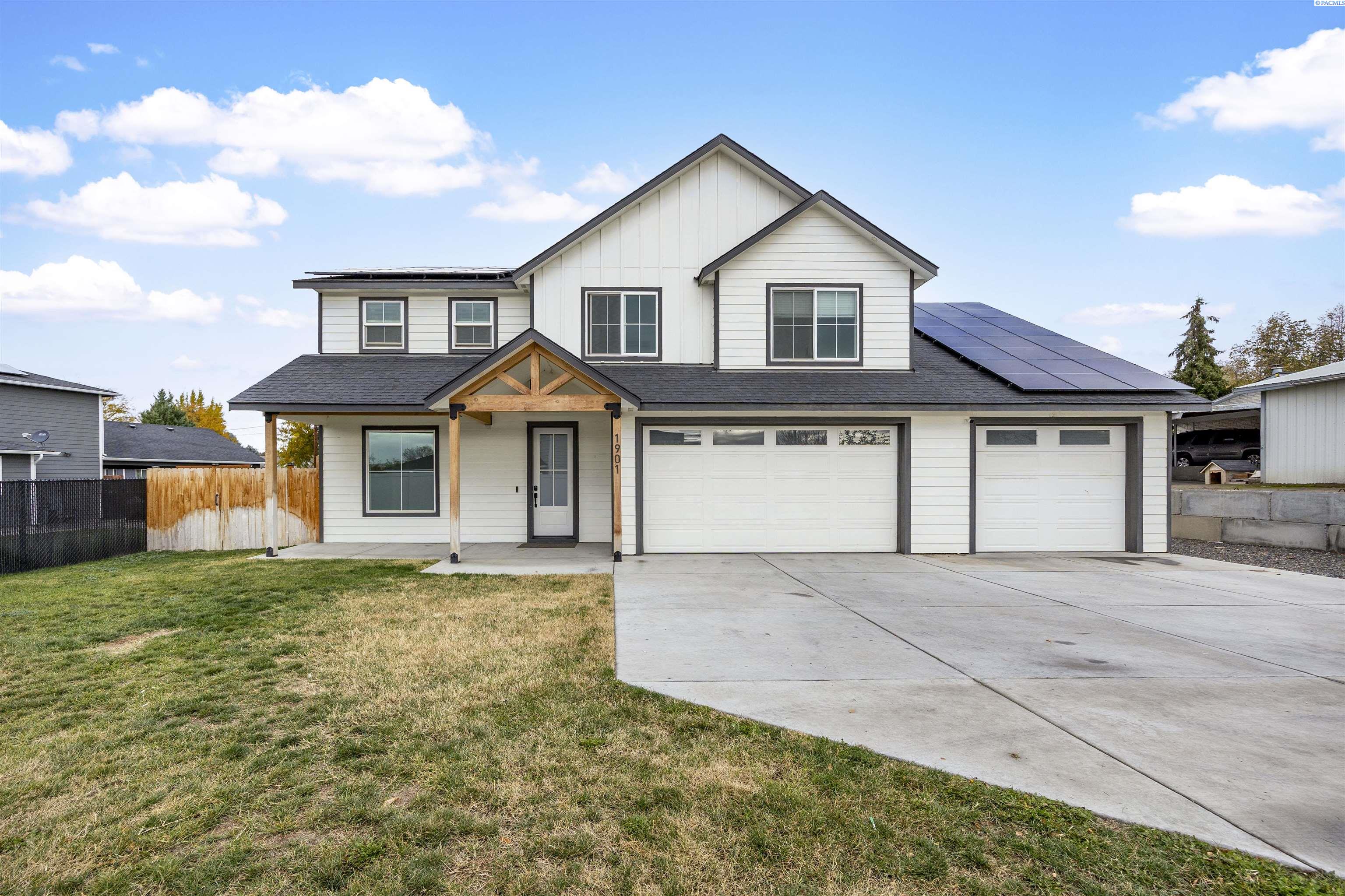 Beacon St, Grandview, Washington 98930, 5 Bedrooms Bedrooms, 0 ,3 BathroomsBathrooms,Houses,For Sale,Beacon St,0,288708