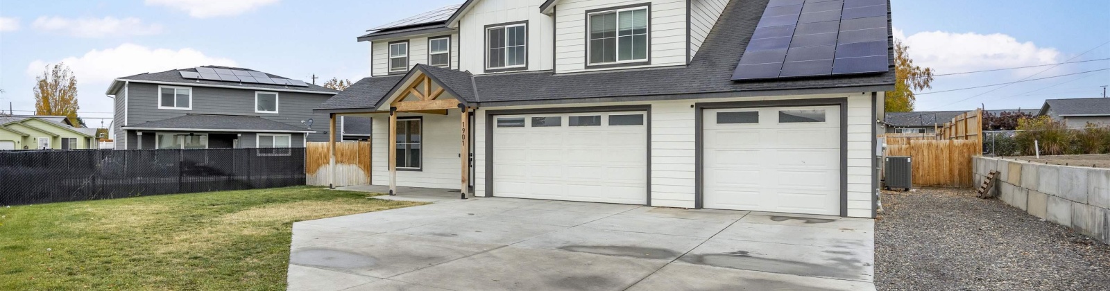 Beacon St, Grandview, Washington 98930, 5 Bedrooms Bedrooms, 0 ,3 BathroomsBathrooms,Houses,For Sale,Beacon St,0,288708