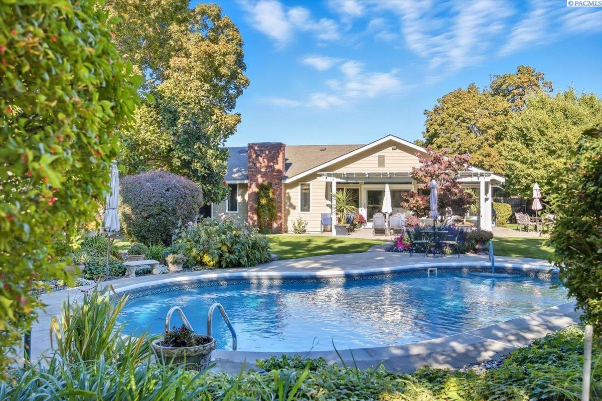 Highland Pl, Kennewick, Washington 99337, 3 Bedrooms Bedrooms, 0 ,2 BathroomsBathrooms,Houses,For Sale,Highland Pl,0,288709