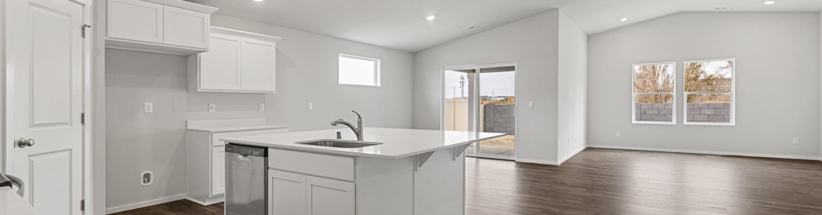 Dunsmuir, Pasco, Washington 99301, 4 Bedrooms Bedrooms, 0 ,2 BathroomsBathrooms,Houses,For Sale,Dunsmuir,0,284526