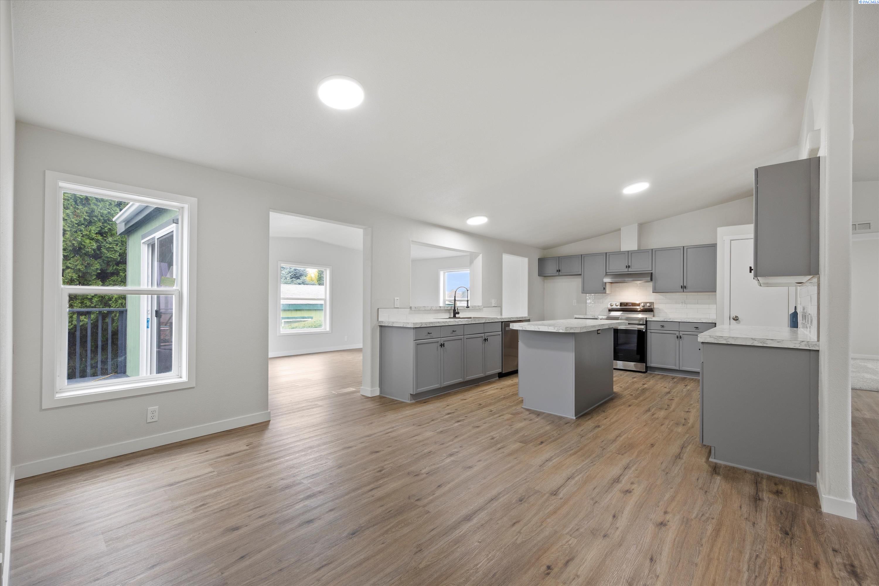 Tumbleweed Ct, West Richland, Washington 99353, 3 Bedrooms Bedrooms, 0 ,2 BathroomsBathrooms,Manufactured Homes,For Sale,Tumbleweed Ct,0,288810