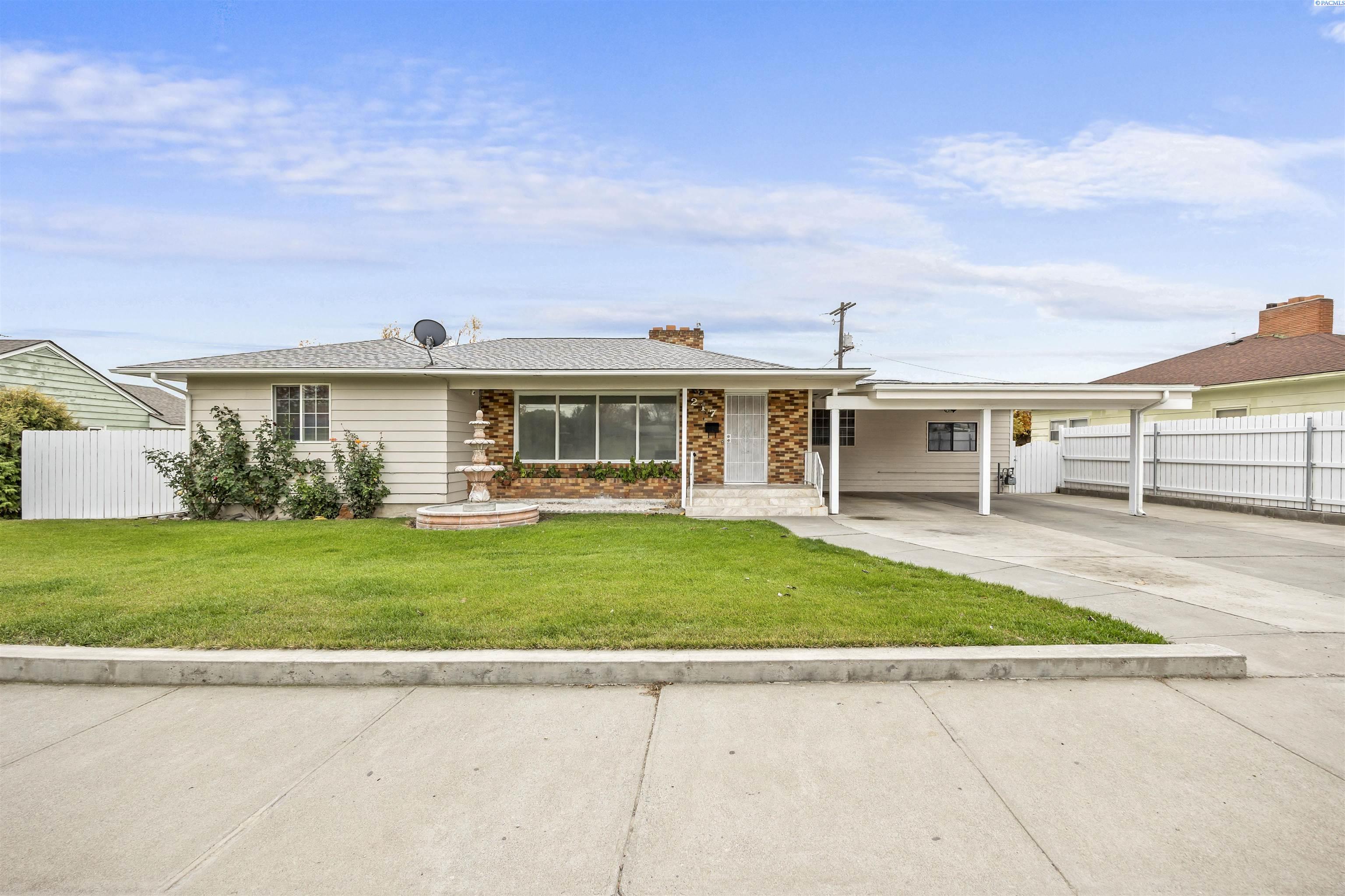 Linden Way, Sunnyside, Washington 98944, 4 Bedrooms Bedrooms, 0 ,2 BathroomsBathrooms,Houses,For Sale,Linden Way,0,288809