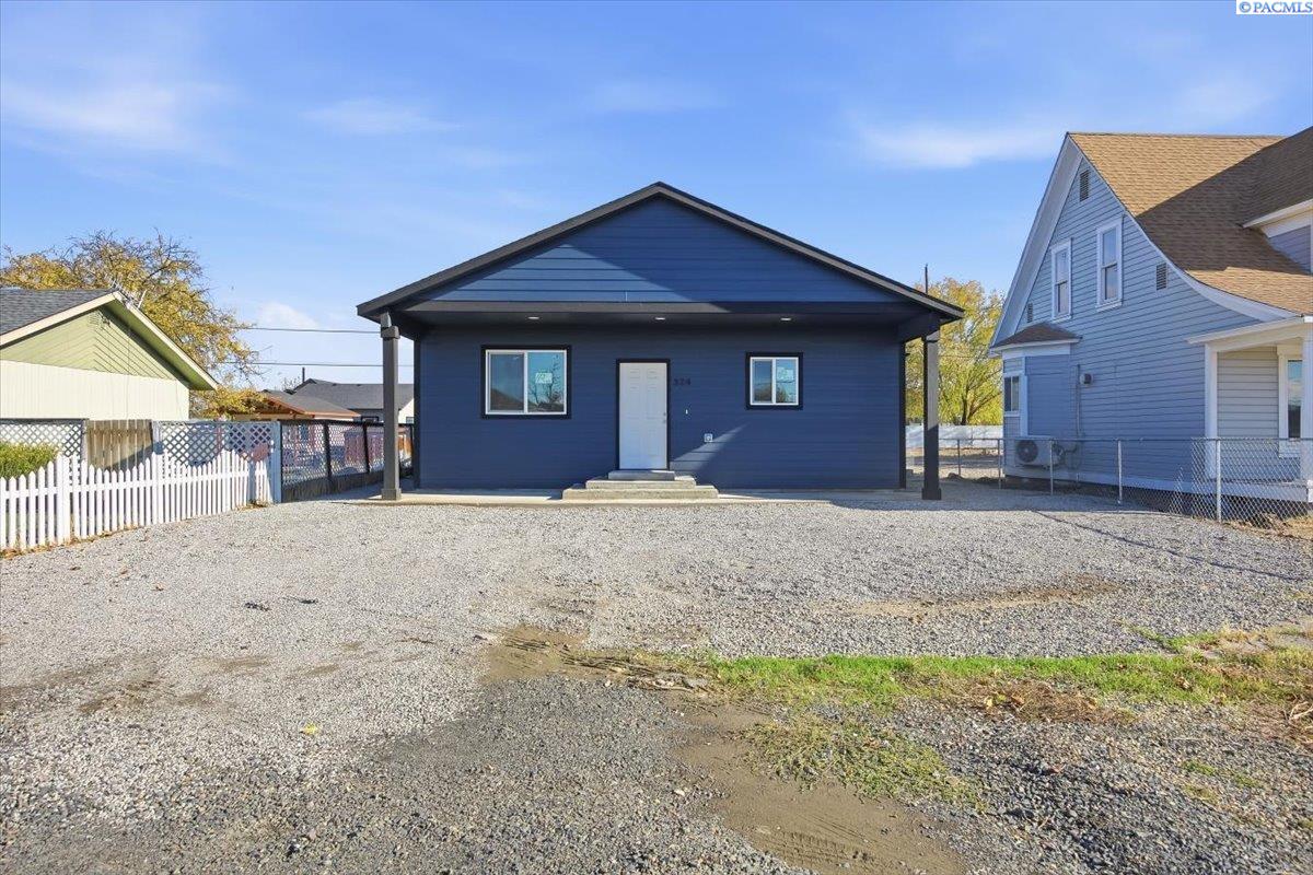3rd Ave, Mabton, Washington 98935, 3 Bedrooms Bedrooms, 0 ,2 BathroomsBathrooms,Houses,For Sale,3rd Ave,0,288799