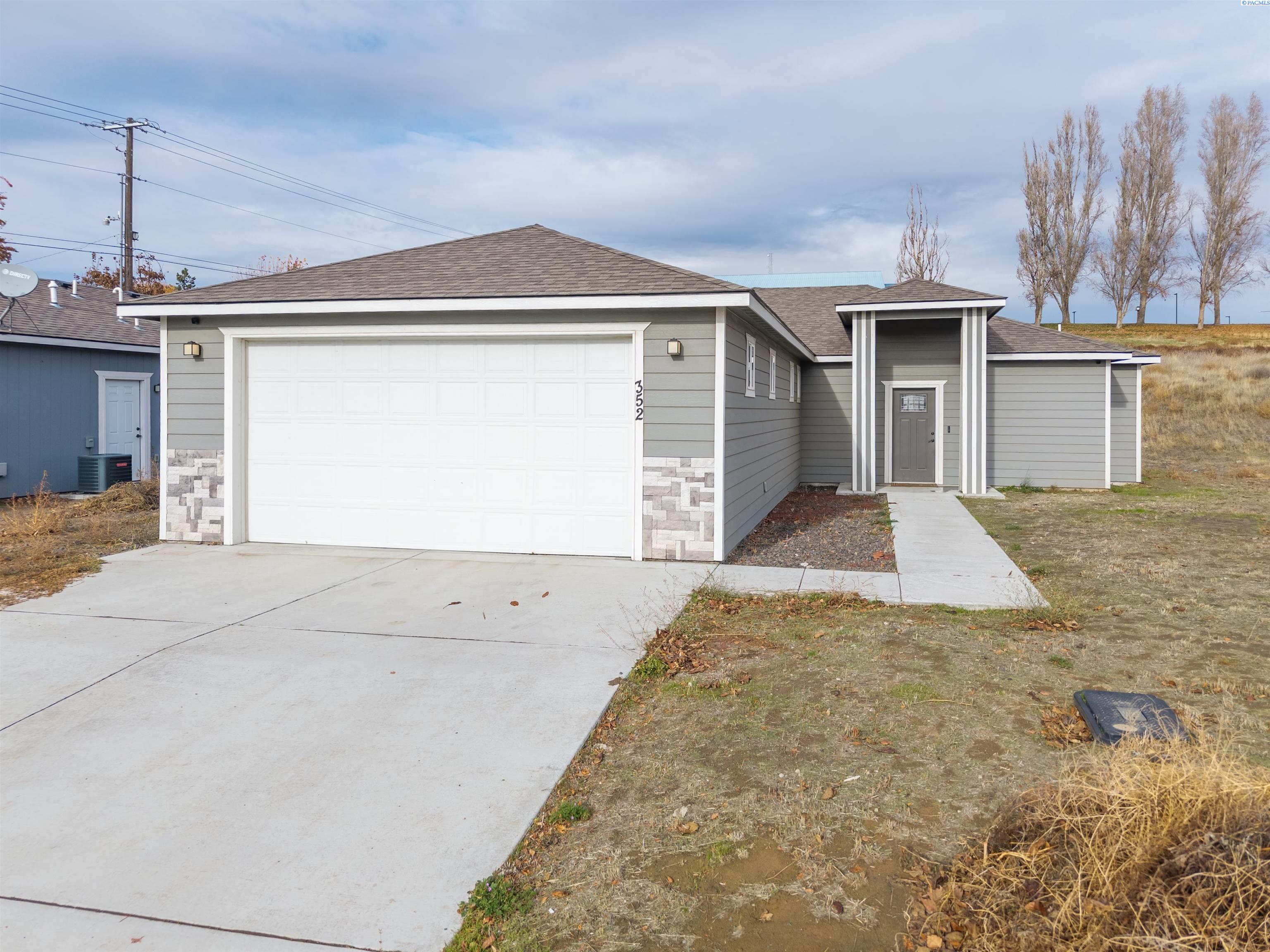 Davis St, Connell, Washington 99326, 4 Bedrooms Bedrooms, 0 ,3 BathroomsBathrooms,Houses,For Sale,Davis St,0,288884