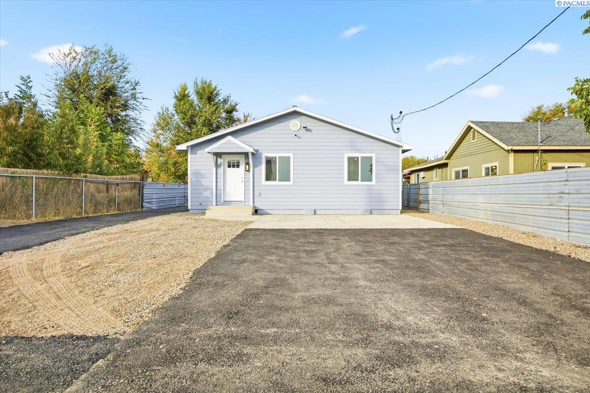 South St, Sunnyside, Washington 98944, 6 Bedrooms Bedrooms, 0 ,4 BathroomsBathrooms,Multi-family,For Sale,South St,0,288897