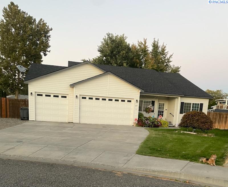 Arthur Pl, Kennewick, Washington 99336, 3 Bedrooms Bedrooms, 0 ,2 BathroomsBathrooms,Houses,For Sale,Arthur Pl,0,288925