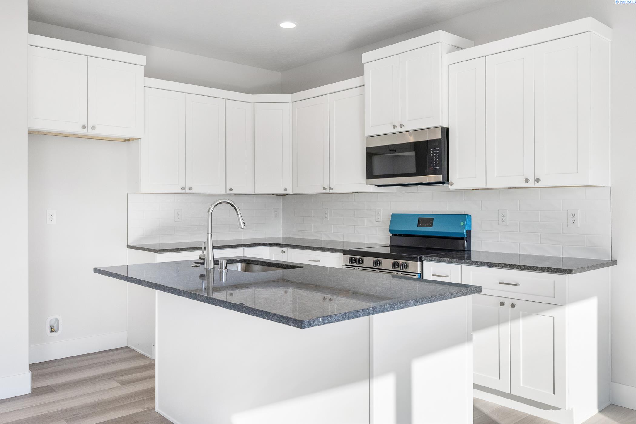 Grapevine Ct, West Richland, Washington 99353, 3 Bedrooms Bedrooms, 0 ,3 BathroomsBathrooms,Condos/townhomes,For Sale,Grapevine Ct,0,288926