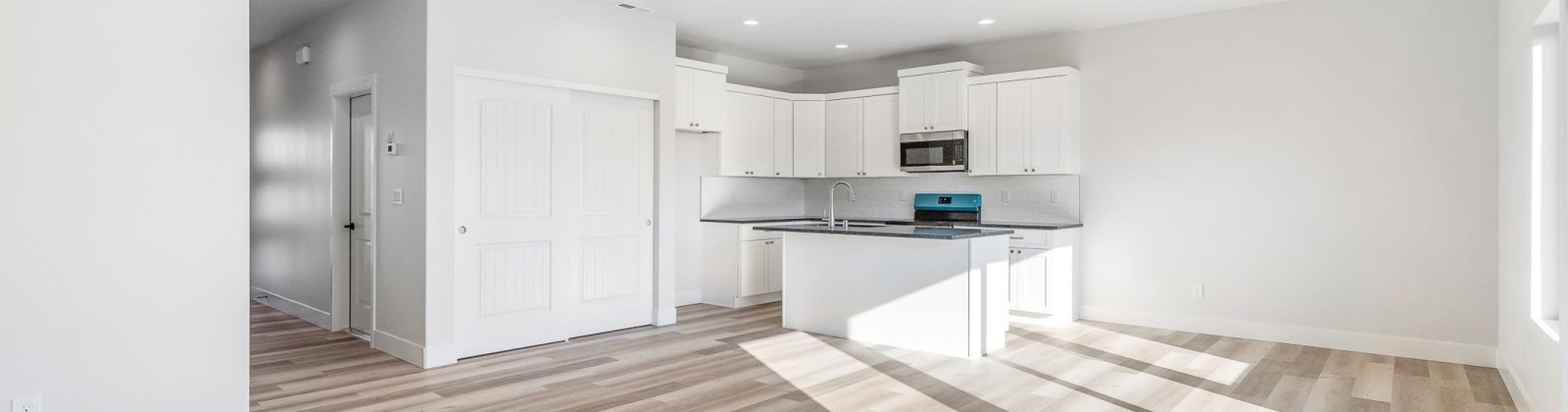 Grapevine Ct, West Richland, Washington 99353, 3 Bedrooms Bedrooms, 0 ,3 BathroomsBathrooms,Condos/townhomes,For Sale,Grapevine Ct,0,288926