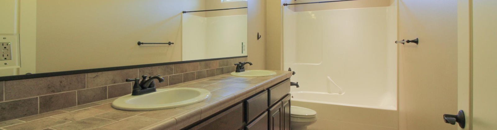 Bluffs Drive, Richland, Washington 99354, 3 Bedrooms Bedrooms, 0 ,3 BathroomsBathrooms,Houses,For Rent,Bluffs Drive,0,288928