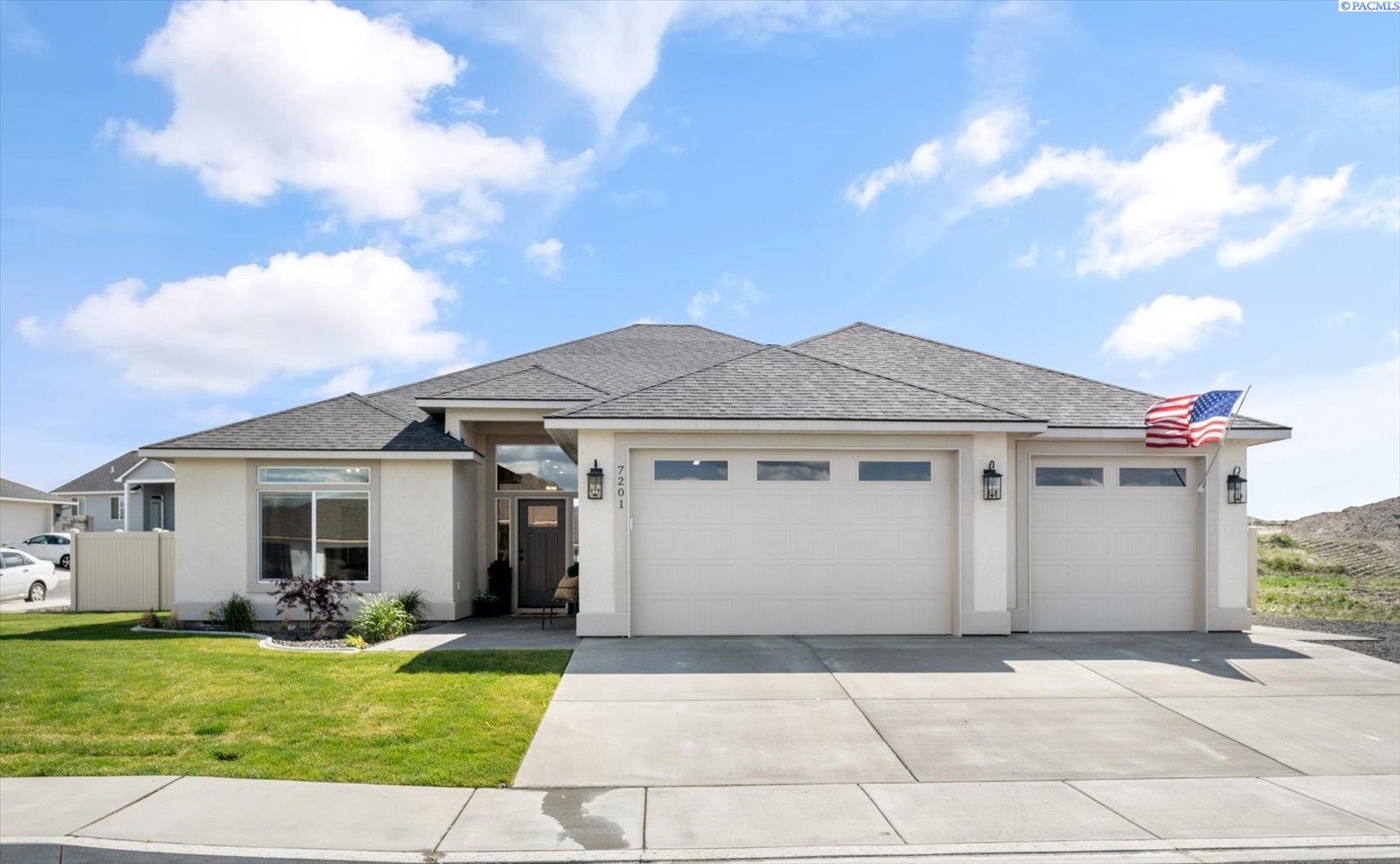 33Rd Pl, Kennewick, Washington 99338, 3 Bedrooms Bedrooms, 0 ,3 BathroomsBathrooms,Houses,For Sale,33Rd Pl,0,288947