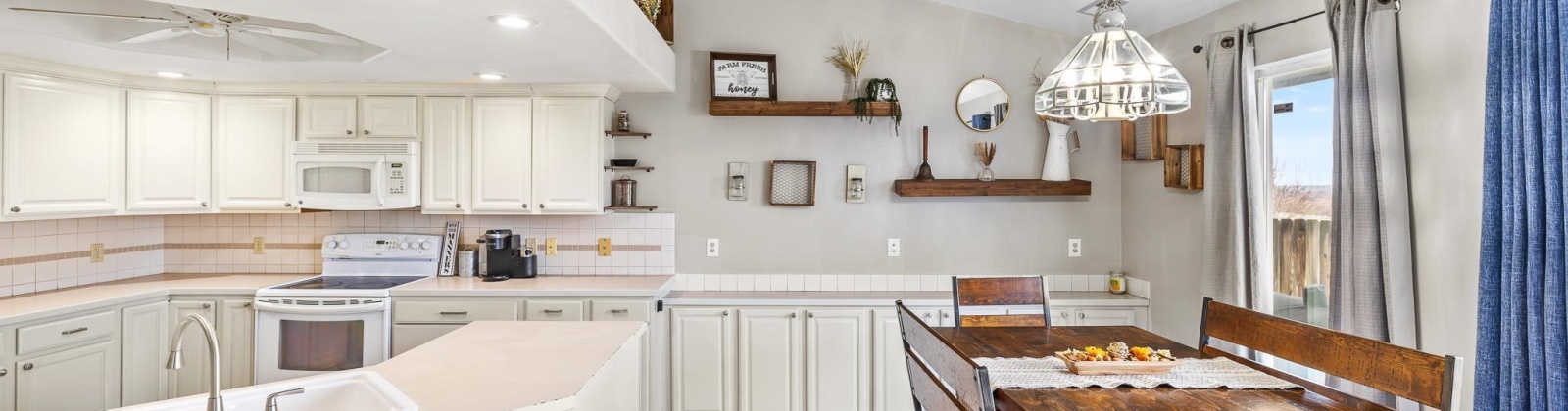 Canyon Ave., Kennewick, Washington 99336, 3 Bedrooms Bedrooms, 0 ,3 BathroomsBathrooms,Houses,For Sale,Canyon Ave.,0,288974