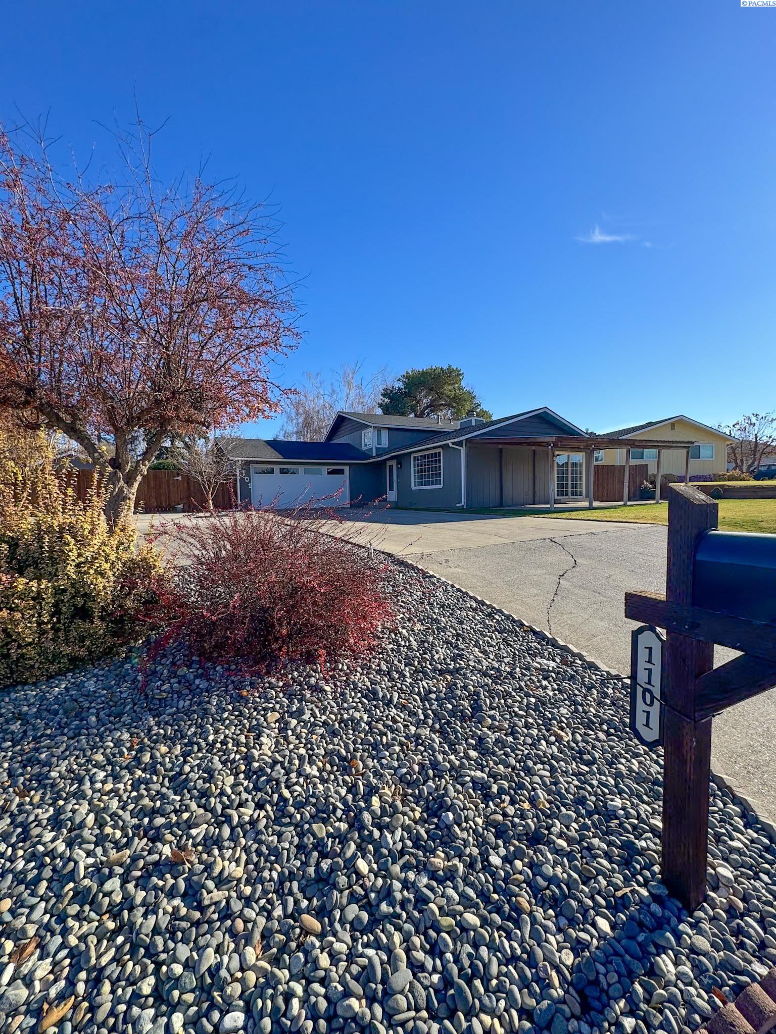 Conestoga, Grandview, Washington 98930, 5 Bedrooms Bedrooms, 0 ,3 BathroomsBathrooms,Houses,For Sale,Conestoga,0,288988