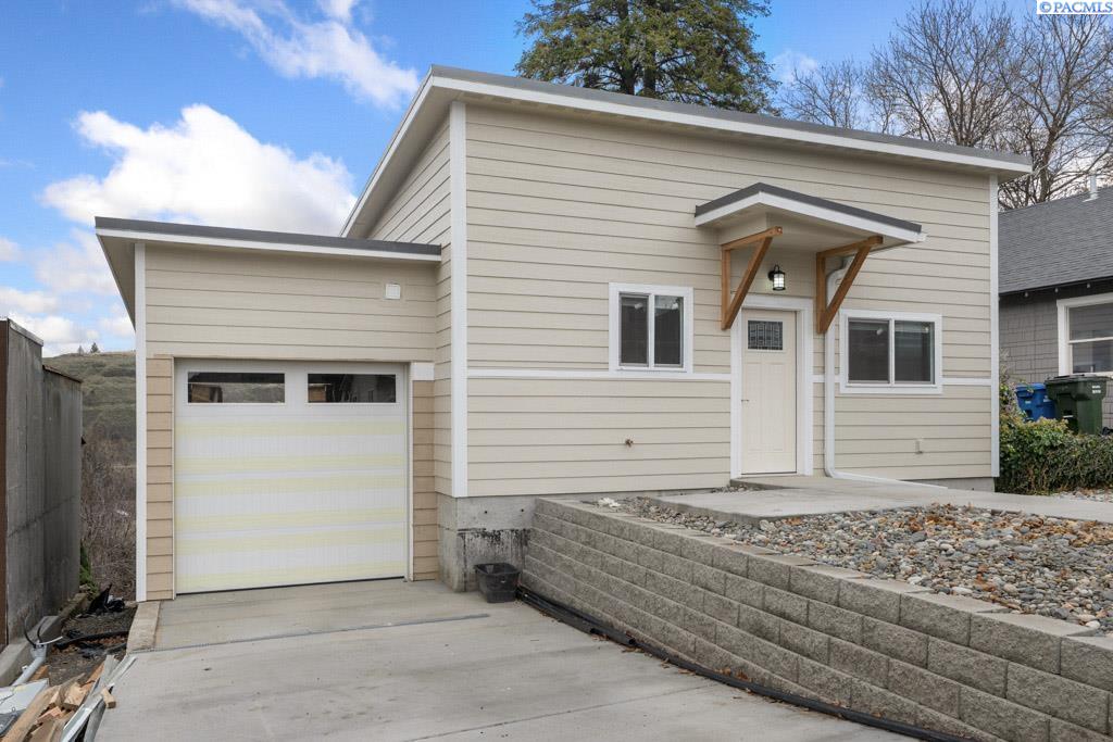 Thorn st, Colfax, Washington 99111, 4 Bedrooms Bedrooms, 0 ,3 BathroomsBathrooms,Houses,For Sale,Thorn st,0,289038