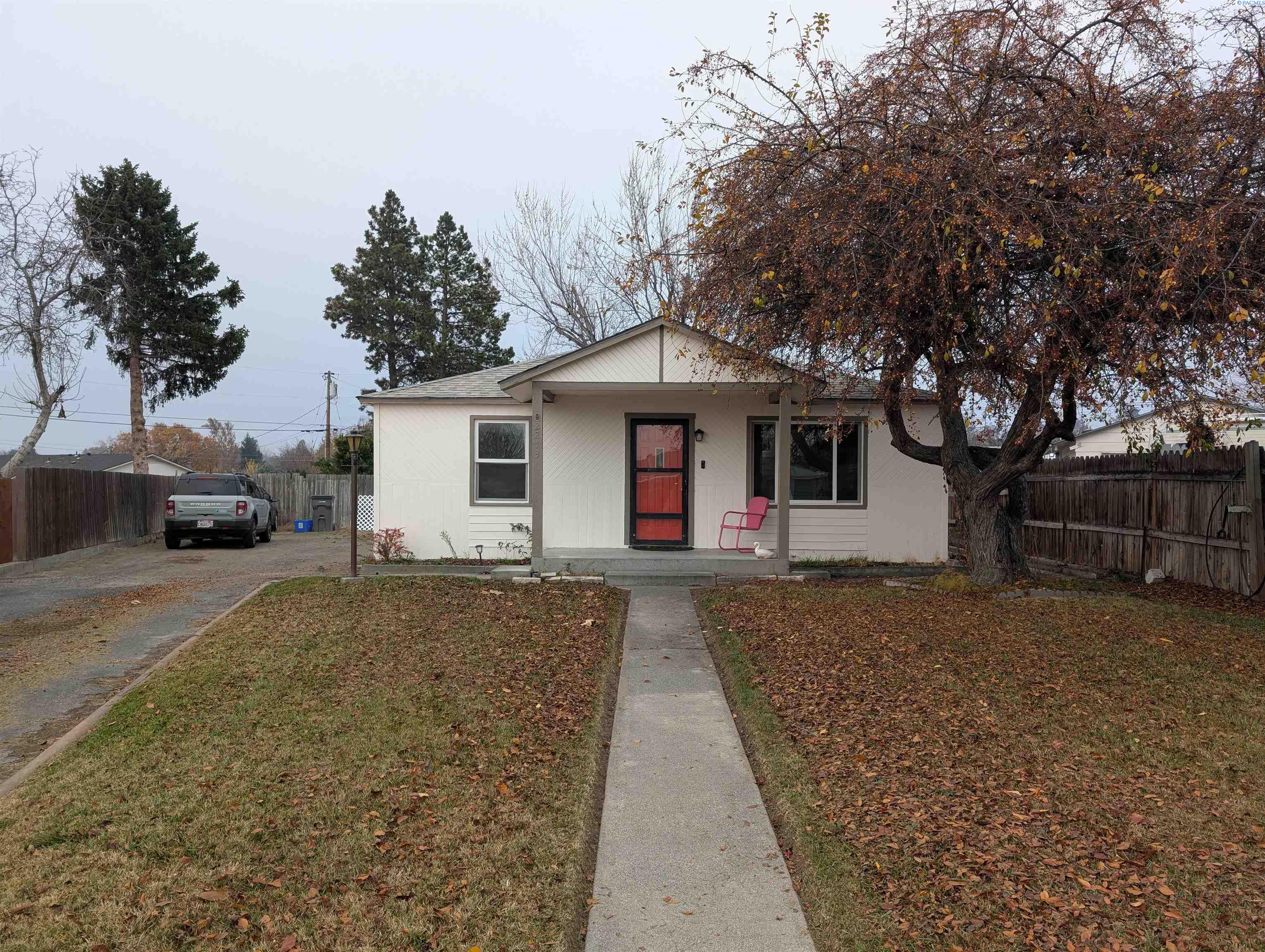 6th Ave, Kennewick, Washington 99336, 2 Bedrooms Bedrooms, 0 ,1 BathroomBathrooms,Houses,For Sale,6th Ave,0,289055
