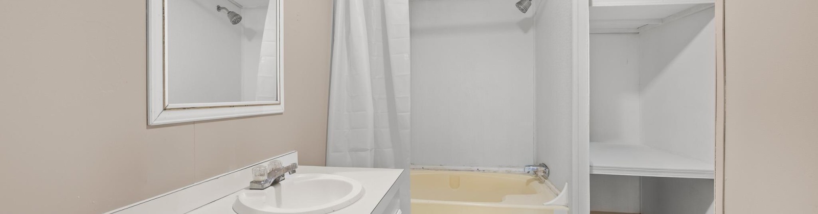 4th Ave, Pasco, Washington 99301, 3 Bedrooms Bedrooms, 0 ,2 BathroomsBathrooms,Manufactured Homes,For Sale,4th Ave,0,289152