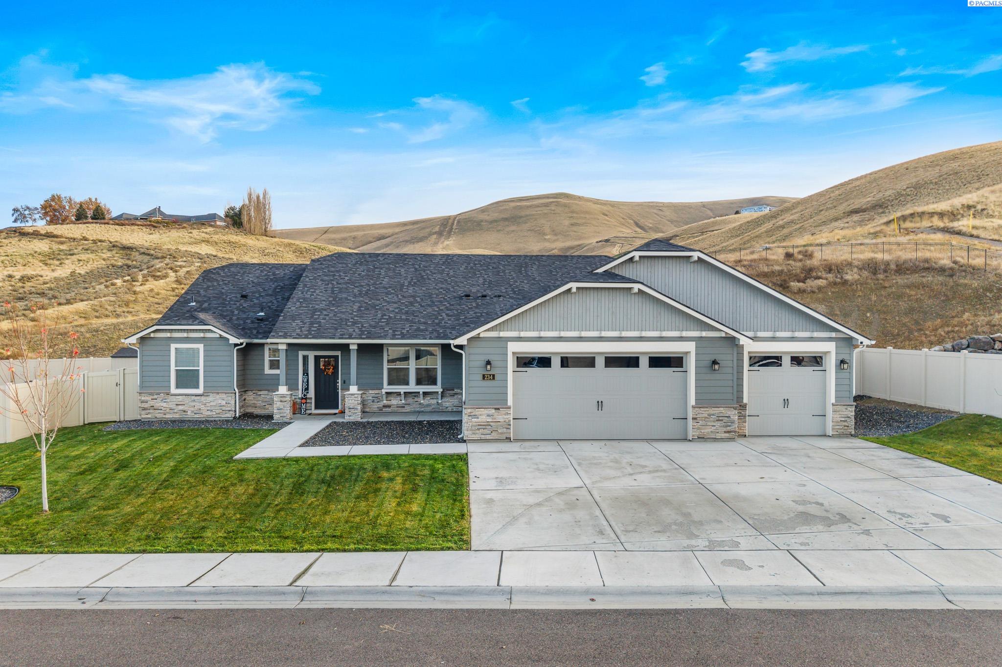 Ladera St, Prosser, Washington 99350, 5 Bedrooms Bedrooms, 0 ,3 BathroomsBathrooms,Houses,For Sale,Ladera St,0,289144