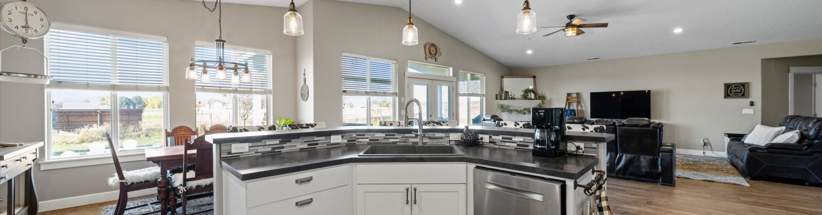 Snively, West Richland, Washington 99353, 3 Bedrooms Bedrooms, 0 ,3 BathroomsBathrooms,Houses,For Sale,Snively,0,289155