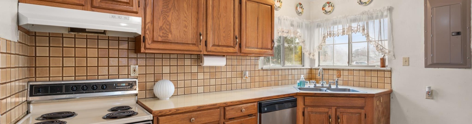 12th St, Sunnyside, Washington 98944, 4 Bedrooms Bedrooms, 0 ,1 BathroomBathrooms,Houses,For Sale,12th St,0,289234