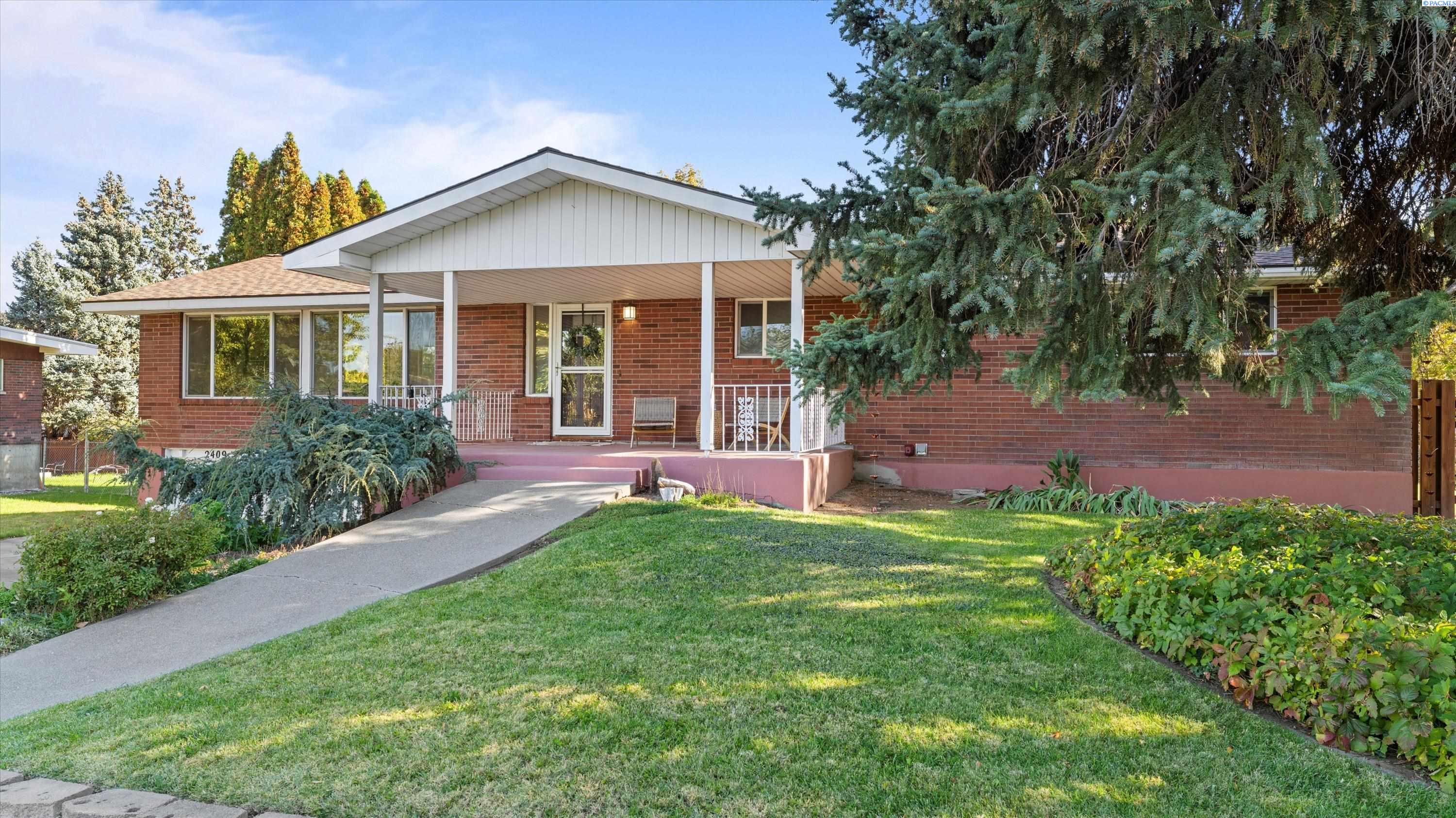 Fruitland St, Kennewick, Washington 99337, 4 Bedrooms Bedrooms, 0 ,3 BathroomsBathrooms,Houses,For Sale,Fruitland St,0,287305