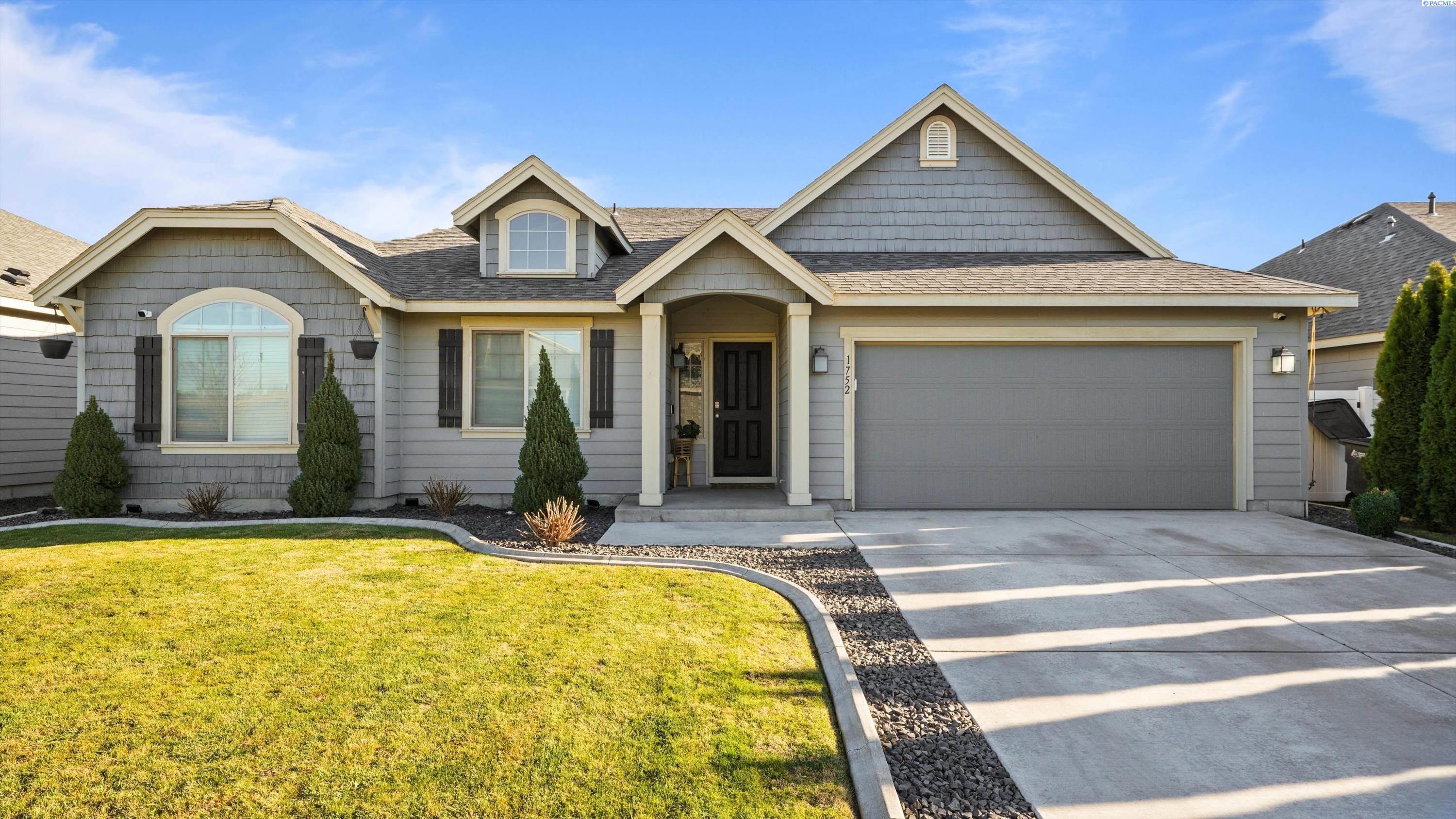 13th St, Sunnyside, Washington 98944, 4 Bedrooms Bedrooms, 0 ,2 BathroomsBathrooms,Houses,For Sale,13th St,0,289305