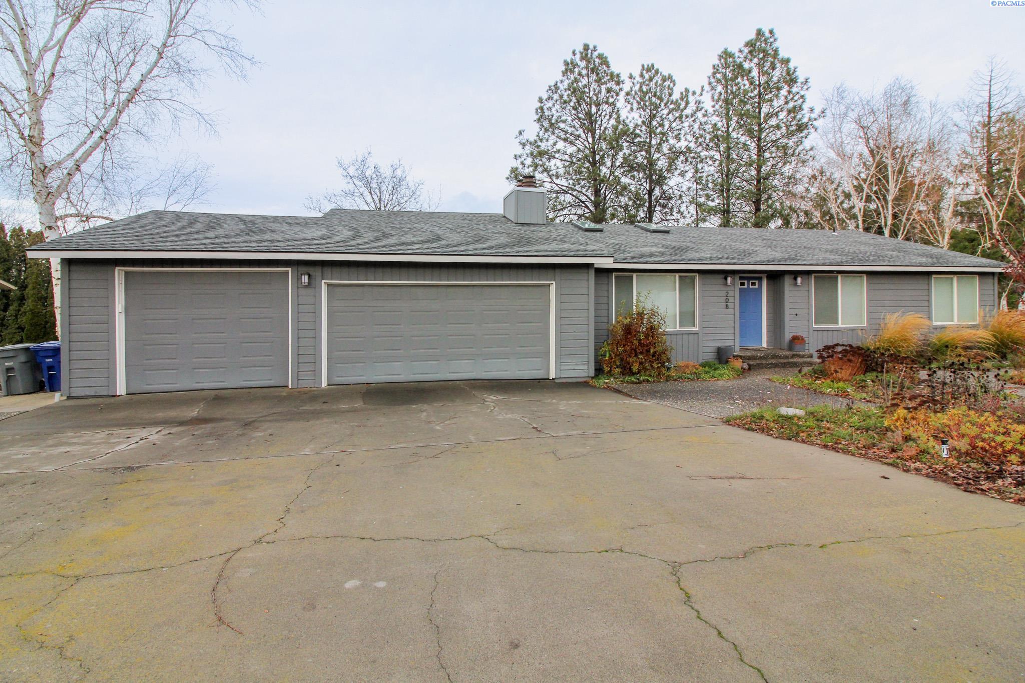 Wallace Street, Richland, Washington 99354, 5 Bedrooms Bedrooms, 0 ,3 BathroomsBathrooms,Houses,For Rent,Wallace Street,0,289310