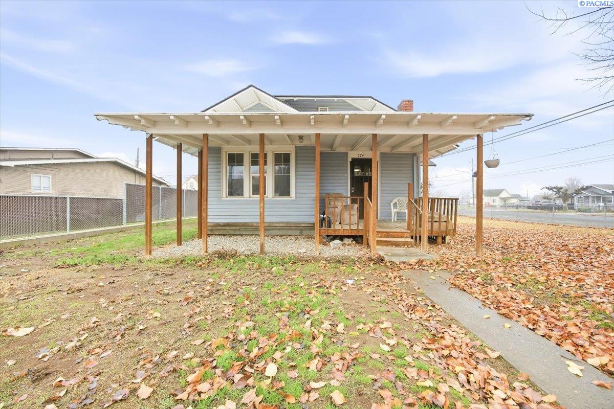 8th St., Sunnyside, Washington 98944, 2 Bedrooms Bedrooms, 0 ,2 BathroomsBathrooms,Houses,For Sale,8th St.,0,289315