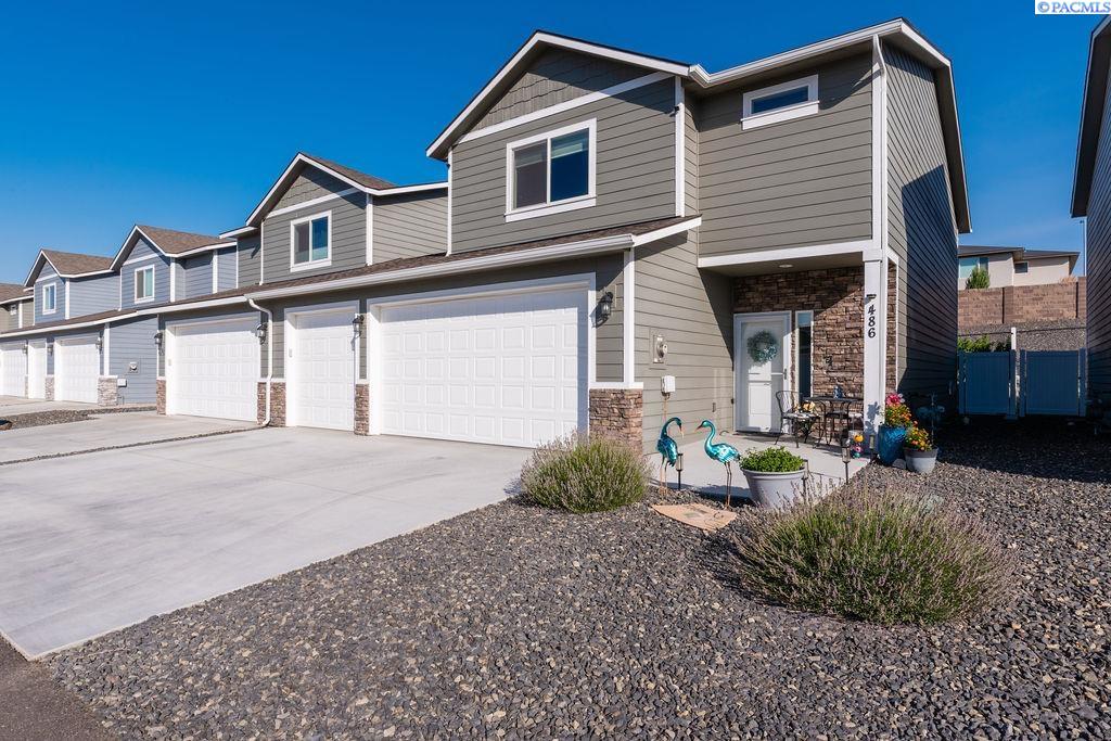 Bedrock Loop, West Richland, Washington 99353, 3 Bedrooms Bedrooms, 0 ,3 BathroomsBathrooms,Condos/townhomes,For Sale,Bedrock Loop,0,289312