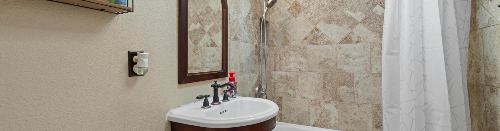 Crescent Dr, Grandview, Washington 98930, 2 Bedrooms Bedrooms, 0 ,1 BathroomBathrooms,Houses,For Sale,Crescent Dr,0,289325