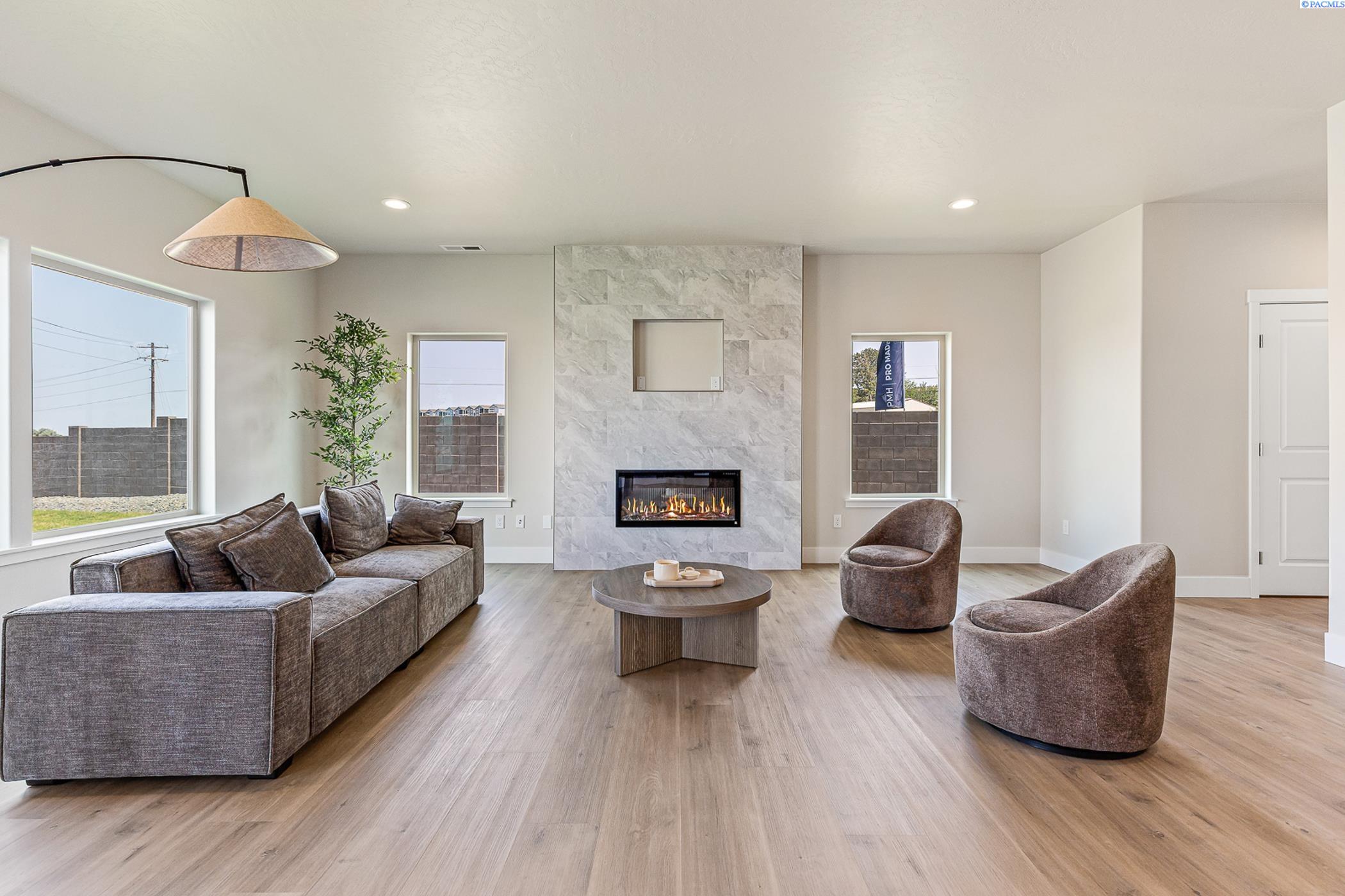 Grapevine Ct, West Richland, Washington 99353, 4 Bedrooms Bedrooms, 0 ,3 BathroomsBathrooms,Condos/townhomes,For Sale,Grapevine Ct,0,289329