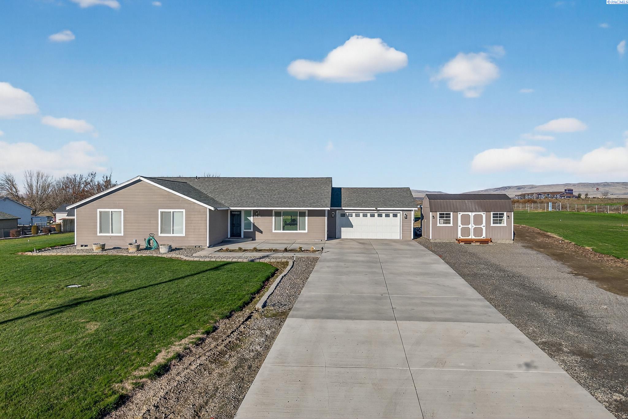 Alexander Rd, Sunnyside, Washington 98944, 4 Bedrooms Bedrooms, 0 ,2 BathroomsBathrooms,Houses,For Sale,Alexander Rd,0,289385