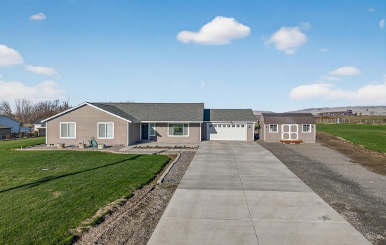 Alexander Rd, Sunnyside, Washington 98944, 4 Bedrooms Bedrooms, 0 ,2 BathroomsBathrooms,Houses,For Sale,Alexander Rd,0,289385