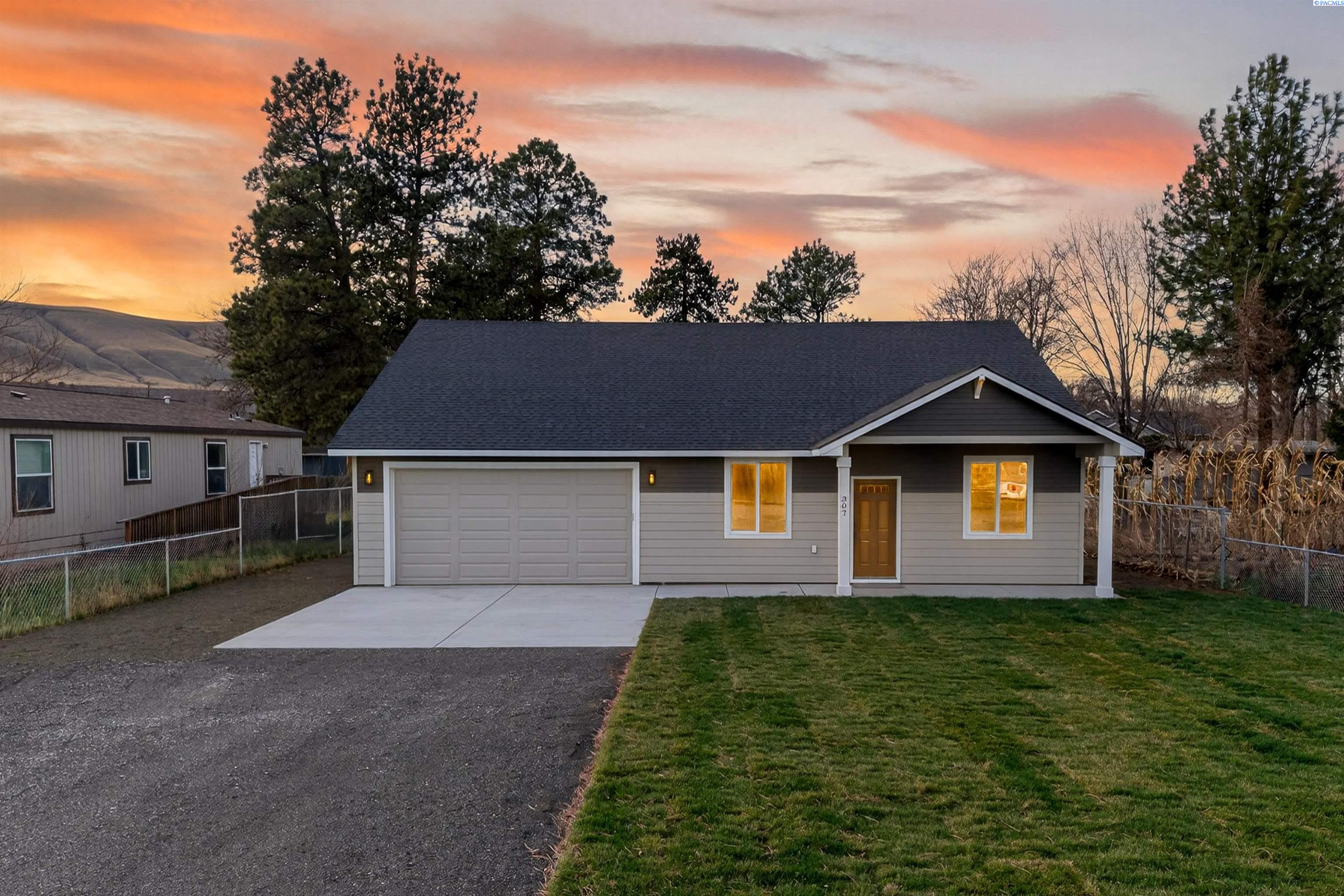 6th St, Benton City, Washington 99320, 3 Bedrooms Bedrooms, 0 ,2 BathroomsBathrooms,Houses,For Sale,6th St,0,289416