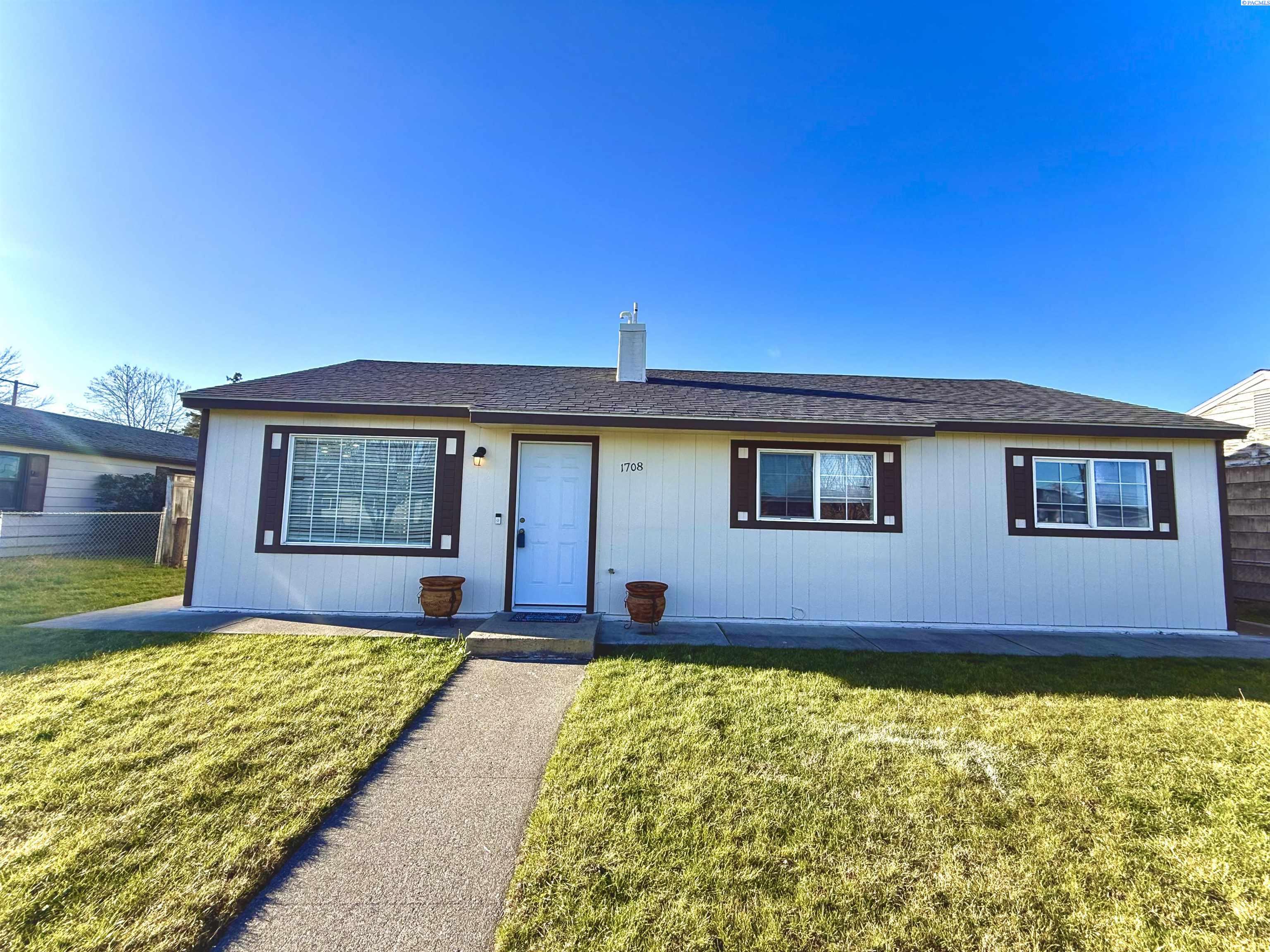 17th Ave, Pasco, Washington 99301, 4 Bedrooms Bedrooms, 0 ,1 BathroomBathrooms,Houses,For Sale,17th Ave,0,285905