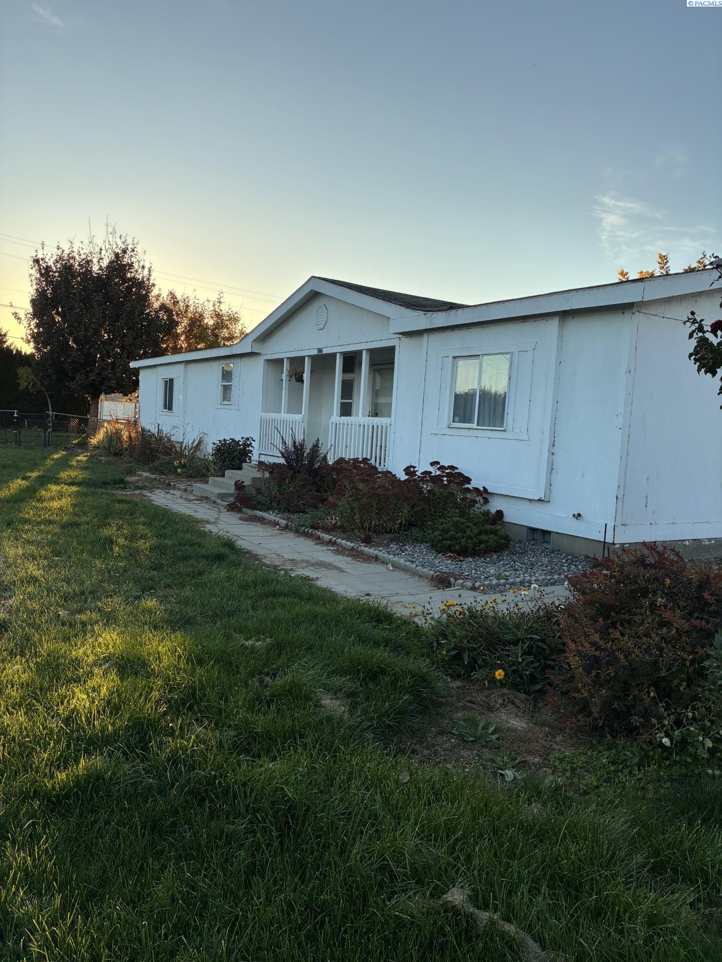 Dean Avenue, Granger, Washington 98932, 3 Bedrooms Bedrooms, 0 ,2 BathroomsBathrooms,Manufactured Homes,For Sale,Dean Avenue,0,287074