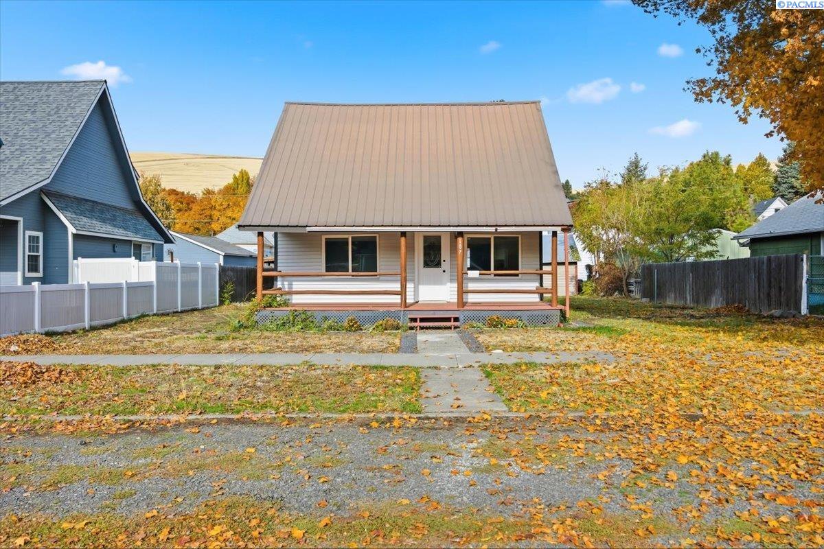 Richmond, Dayton, Washington 99328, 2 Bedrooms Bedrooms, 0 ,1 BathroomBathrooms,Houses,For Sale,Richmond,0,288592