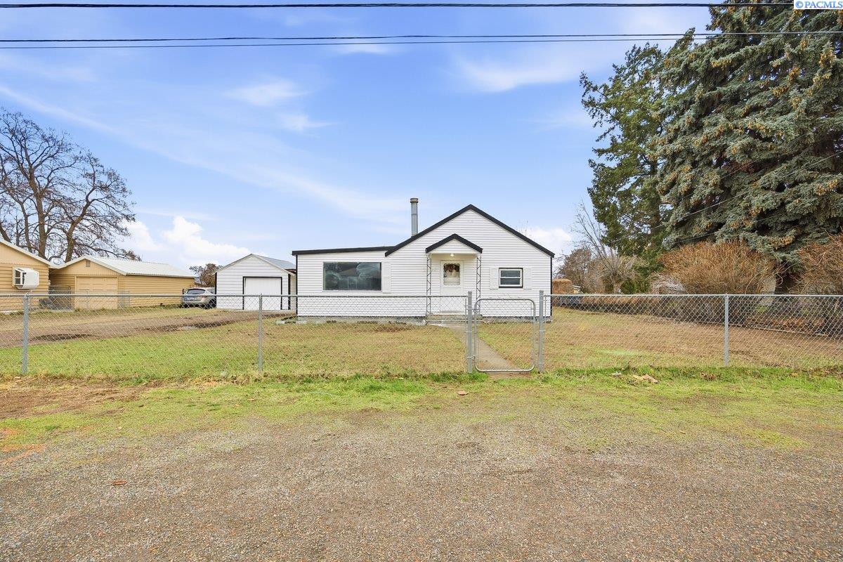 Rainier, Yakima, Washington 98930, 3 Bedrooms Bedrooms, 0 ,1 BathroomBathrooms,Houses,For Sale,Rainier,0,289534