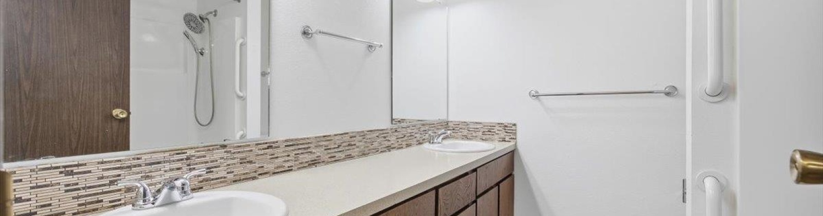 Kennewick Ave, Kennewick, Washington 99336, 2 Bedrooms Bedrooms, 0 ,1 BathroomBathrooms,Condos/townhomes,For Sale,Kennewick Ave,0,289574