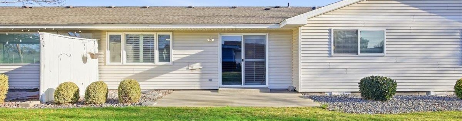 Kennewick Ave, Kennewick, Washington 99336, 2 Bedrooms Bedrooms, 0 ,1 BathroomBathrooms,Condos/townhomes,For Sale,Kennewick Ave,0,289574