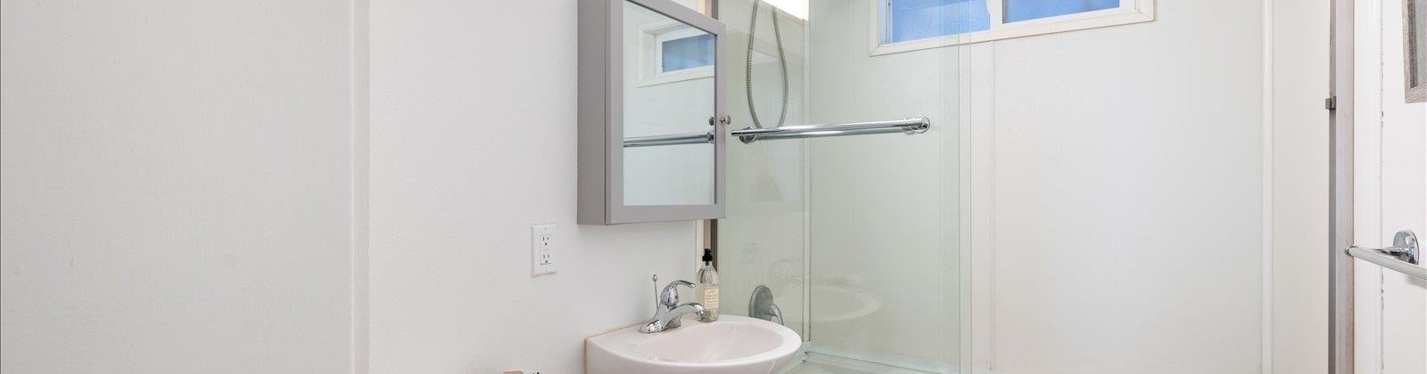 2nd Ave, Kennewick, Washington 99336, 4 Bedrooms Bedrooms, 0 ,1 BathroomBathrooms,Houses,For Sale,2nd Ave,0,289573